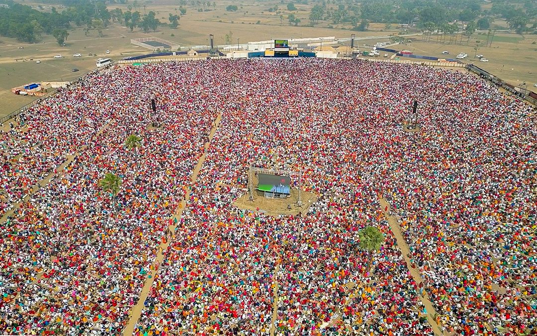 प्रेम रावत ने एक और नया गिनीज वर्ल्ड रिकॉर्ड बनाया: भारत में उनके एक व्याख्यान में 375,603 लोग शामिल हुए