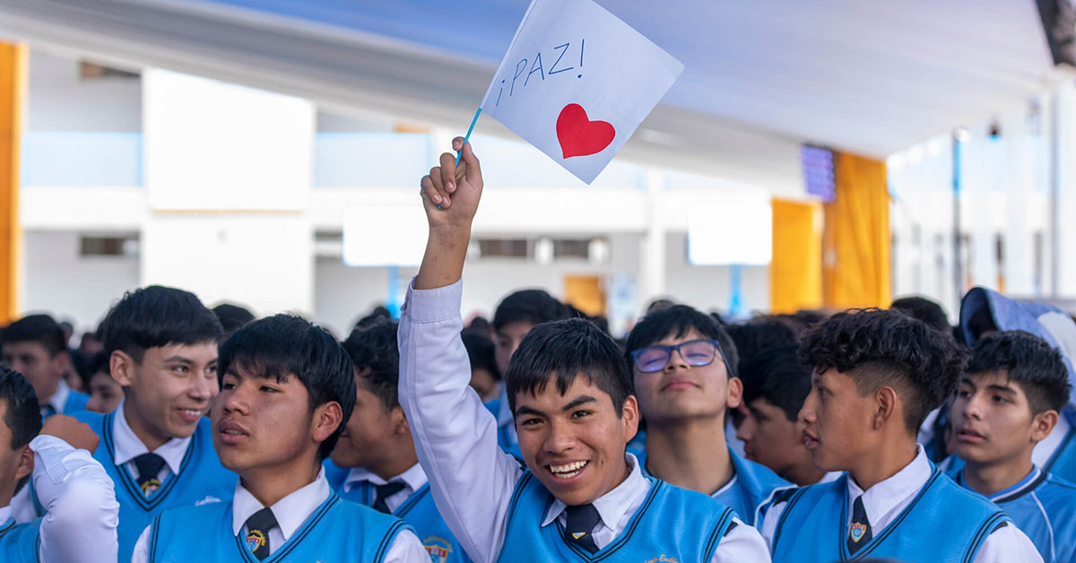 Students in Cusco, Peru expressed enthusiasm for peace before Prem Rawat's Peace Education Program Master Class.
